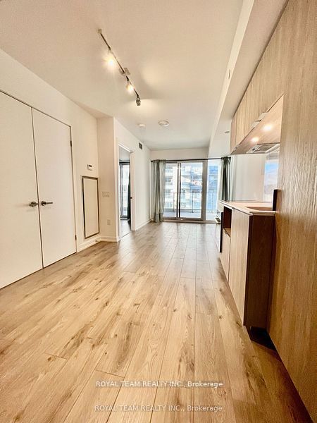 77 Shuter St, #612