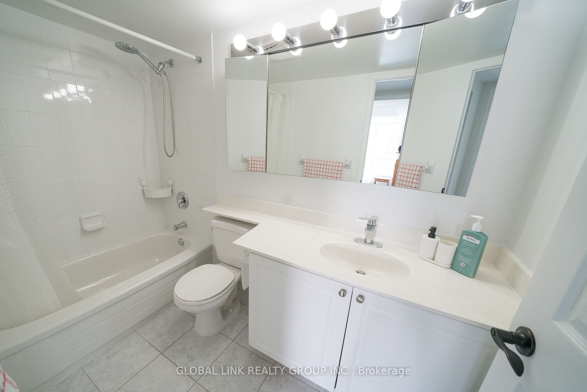 3 PEMBERTON Ave, #2302