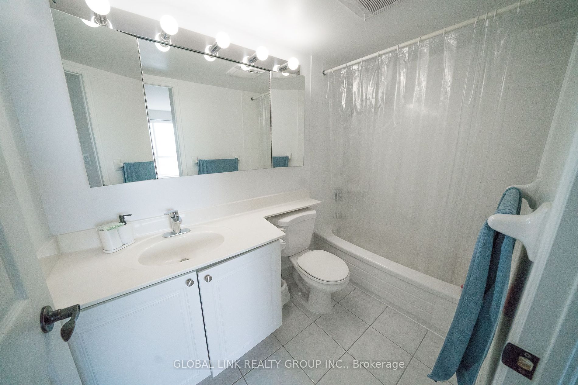 3 PEMBERTON Ave, #2302