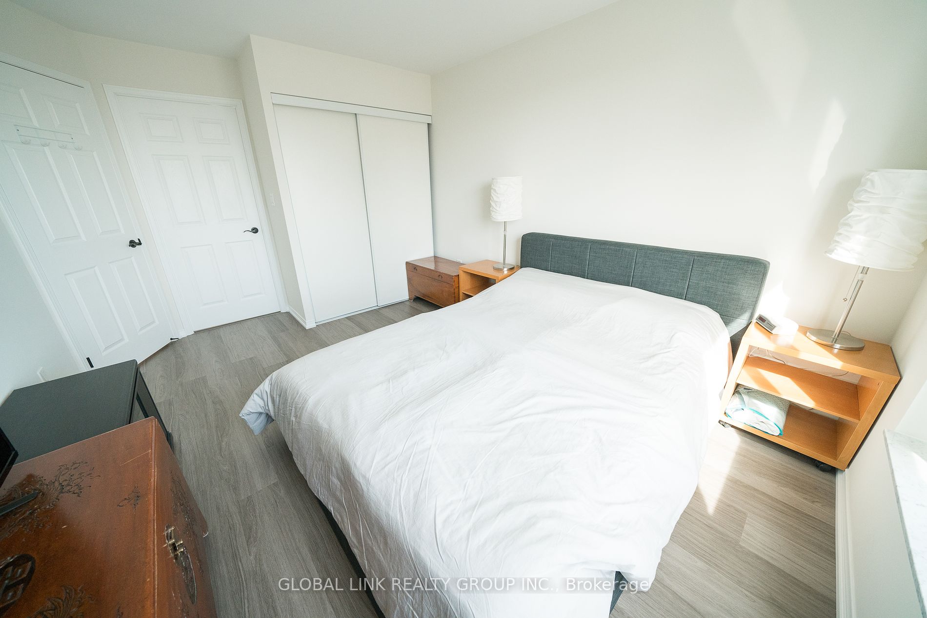 3 PEMBERTON Ave, #2302