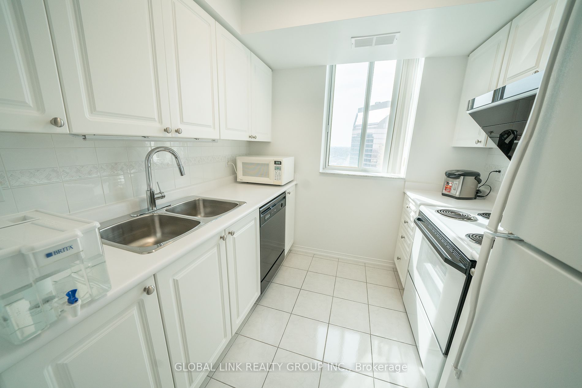 3 PEMBERTON Ave, #2302