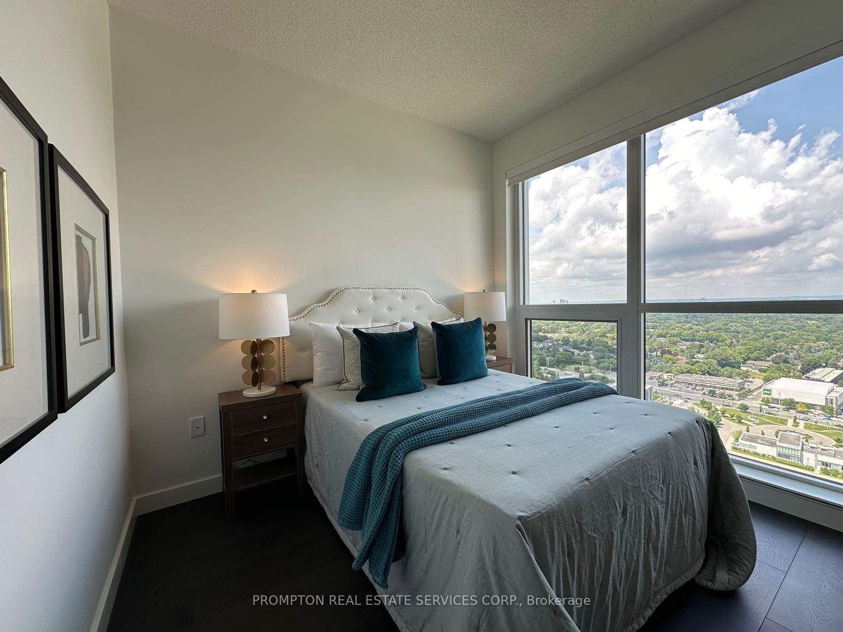 27 McMahon Dr, #3207
