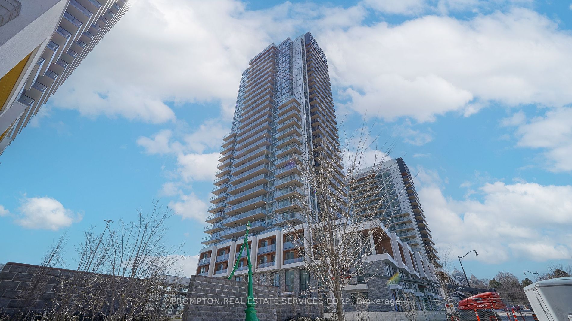 27 McMahon Dr, #3207
