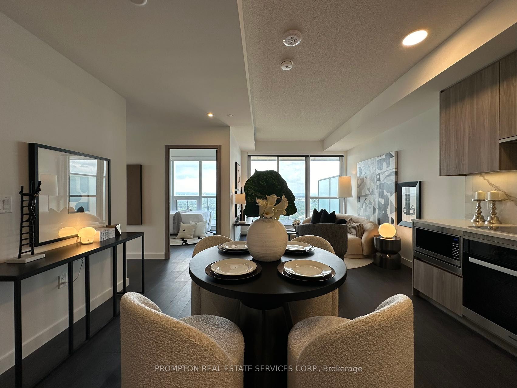 27 McMahon Dr, #3207