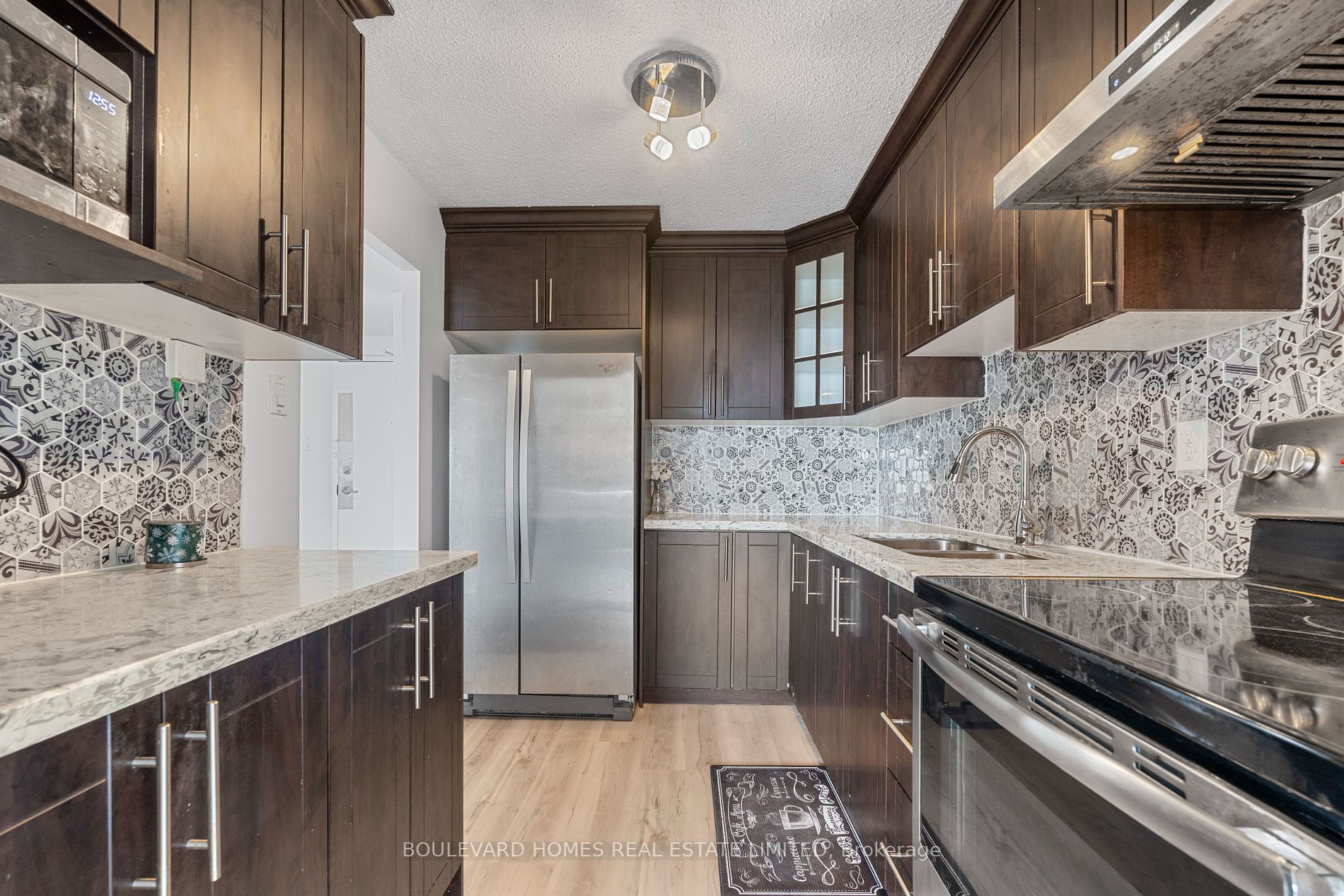 25 Sunrise Ave, #1408