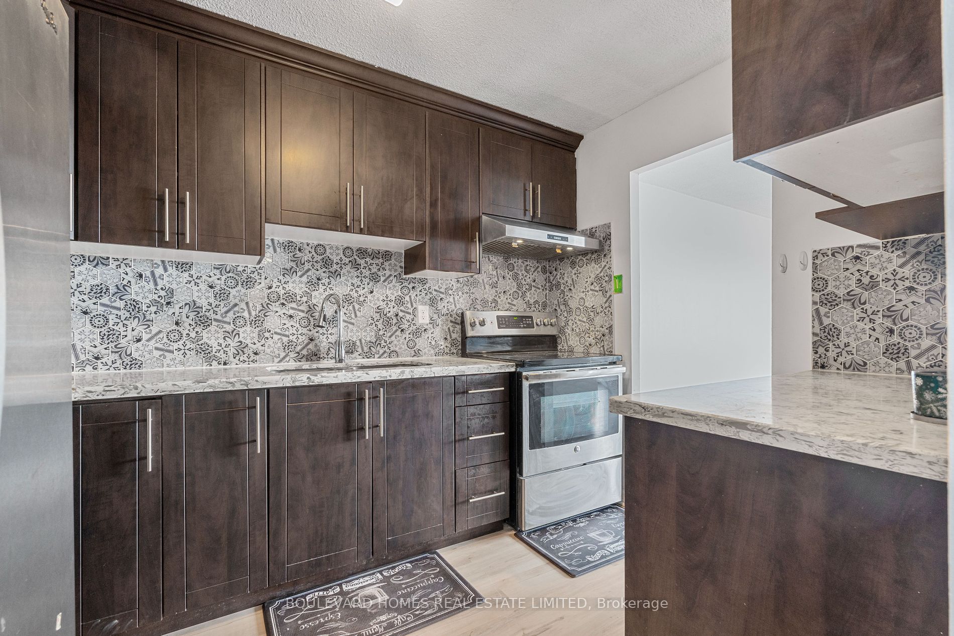 25 Sunrise Ave, #1408