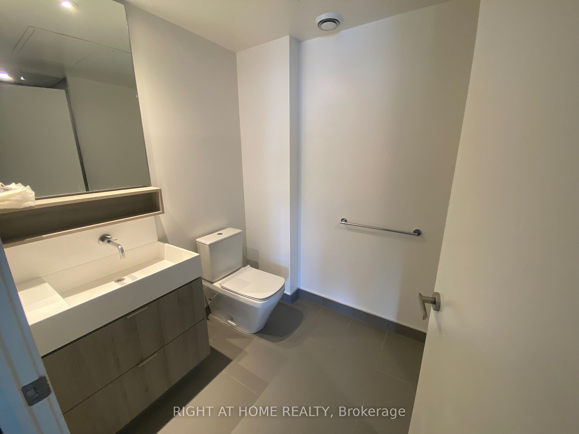 5 Soudan Ave, #2307