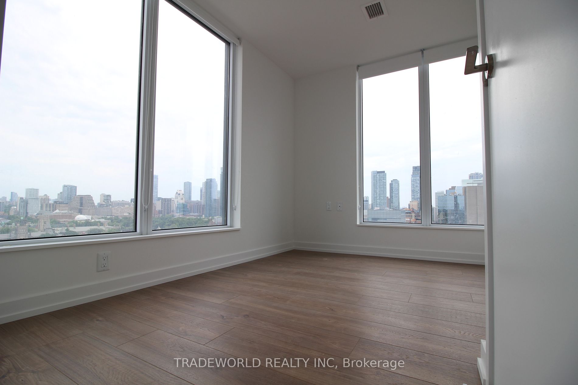 203 College St, #906