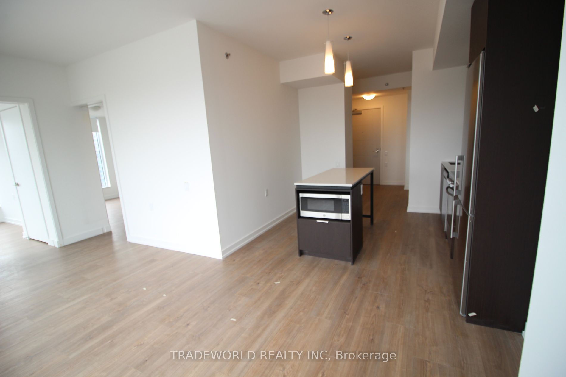 203 College St, #906