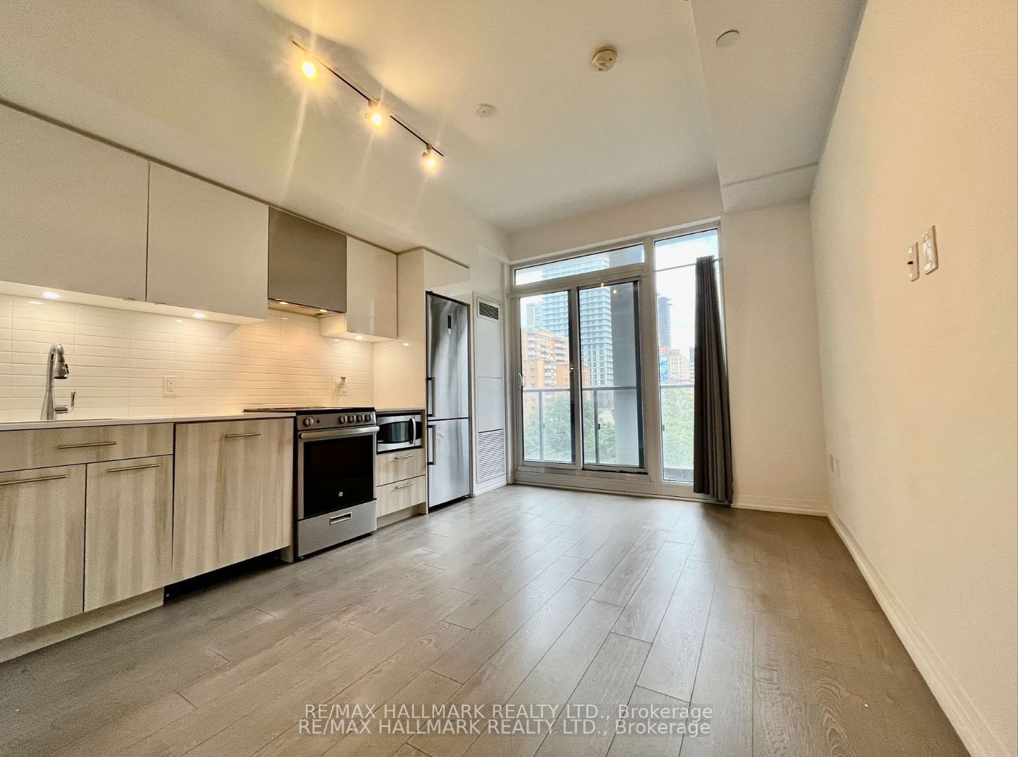 251 Jarvis St, #420