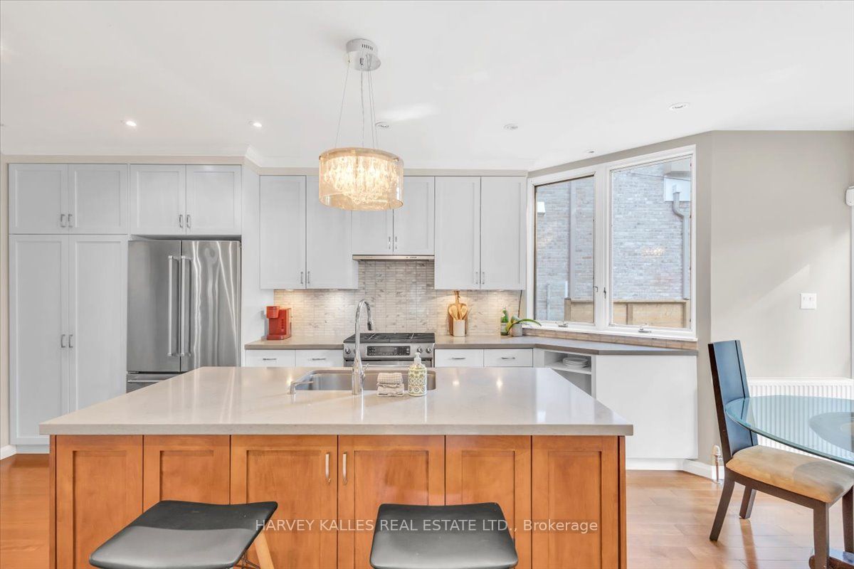 212 Glenayr Rd