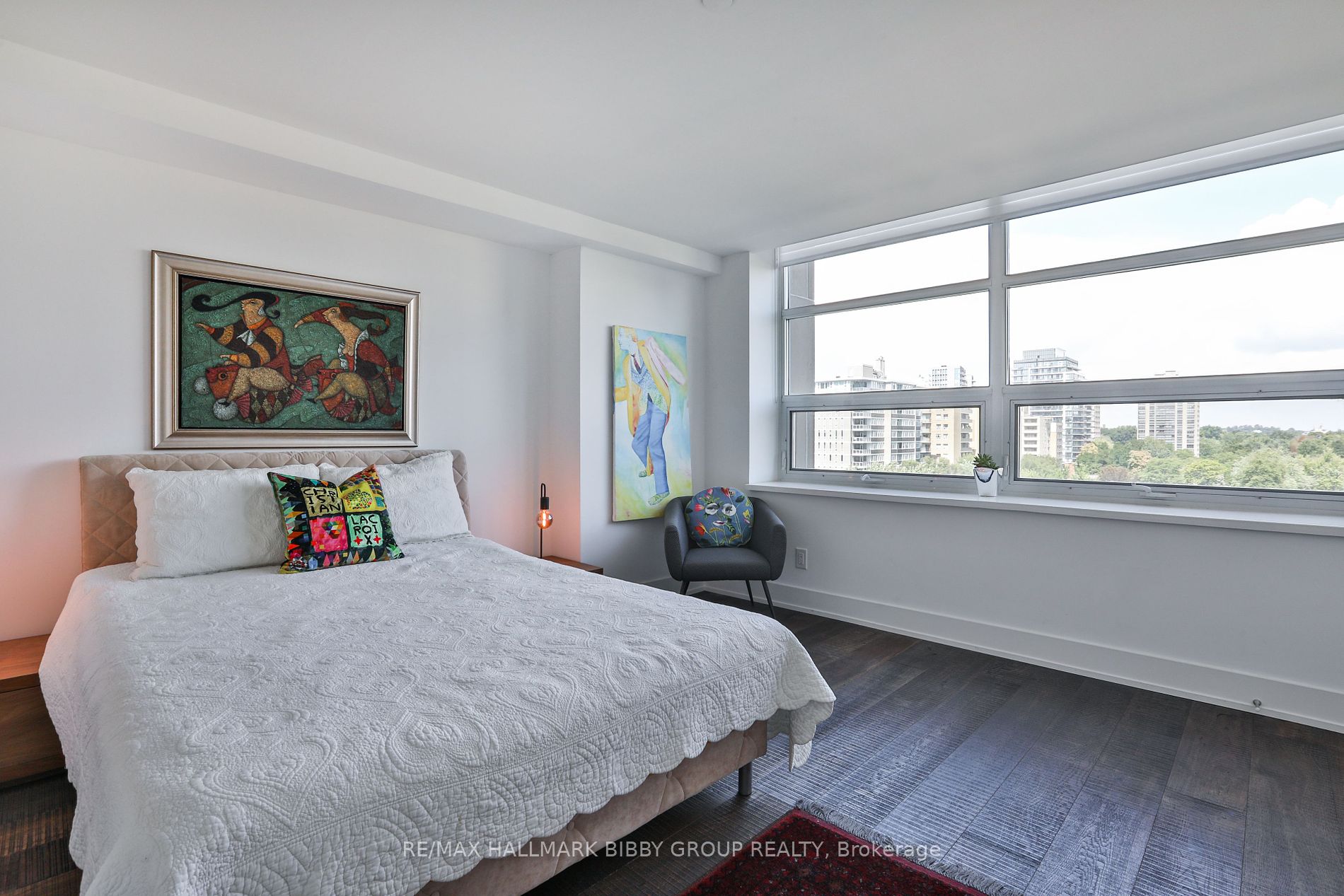 111 St Clair Ave W, #819