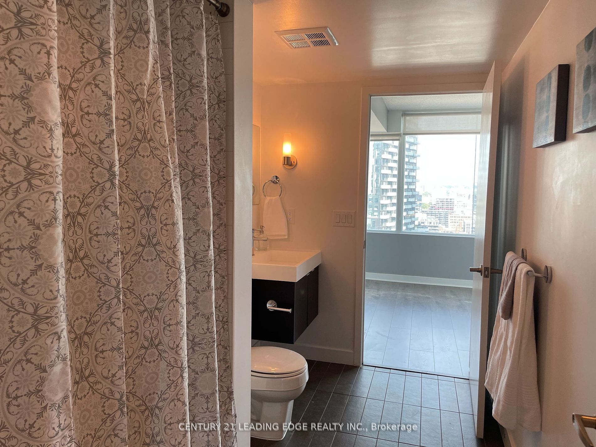 25 Telegram Mews, #3211