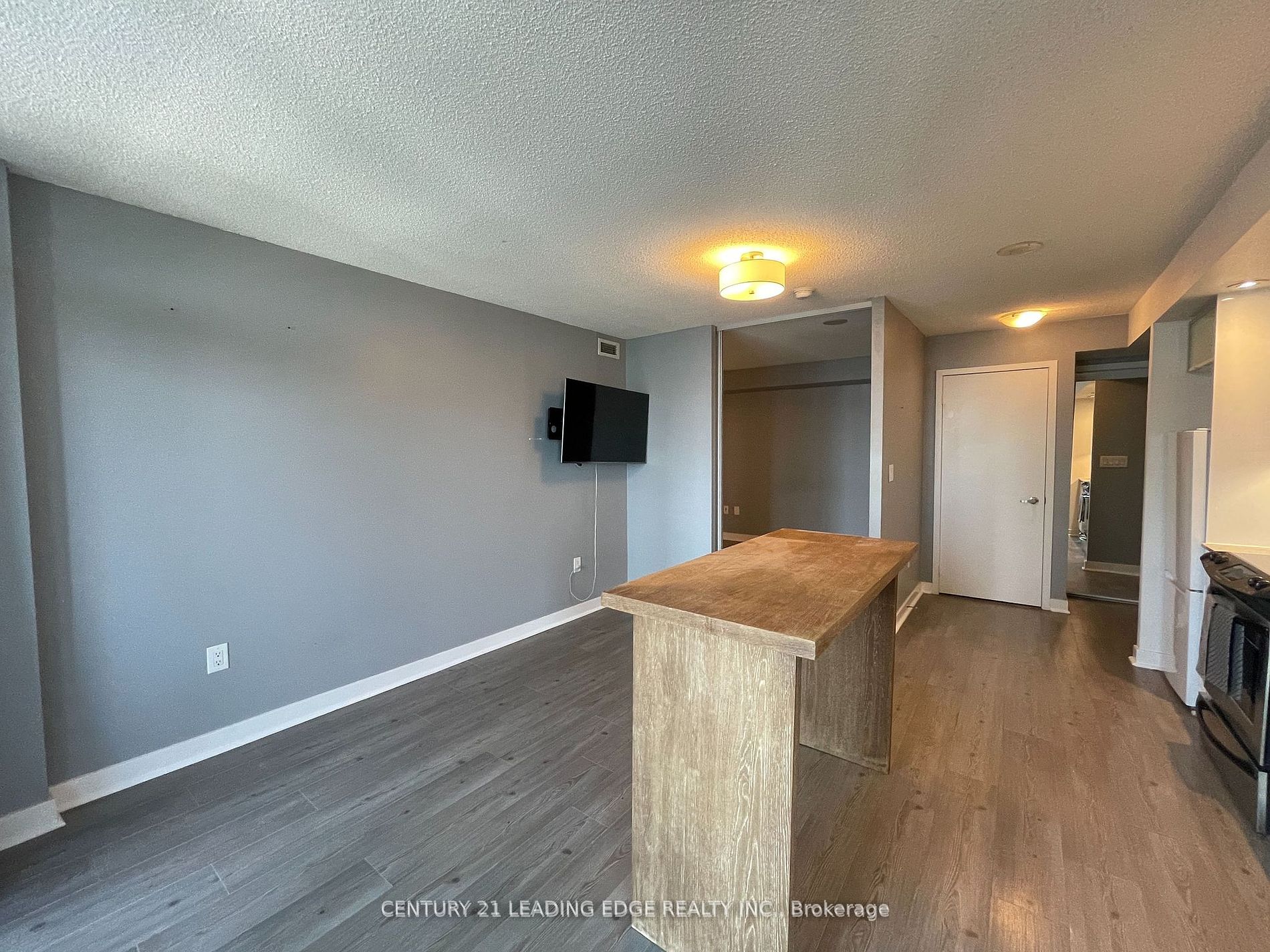 25 Telegram Mews, #3211