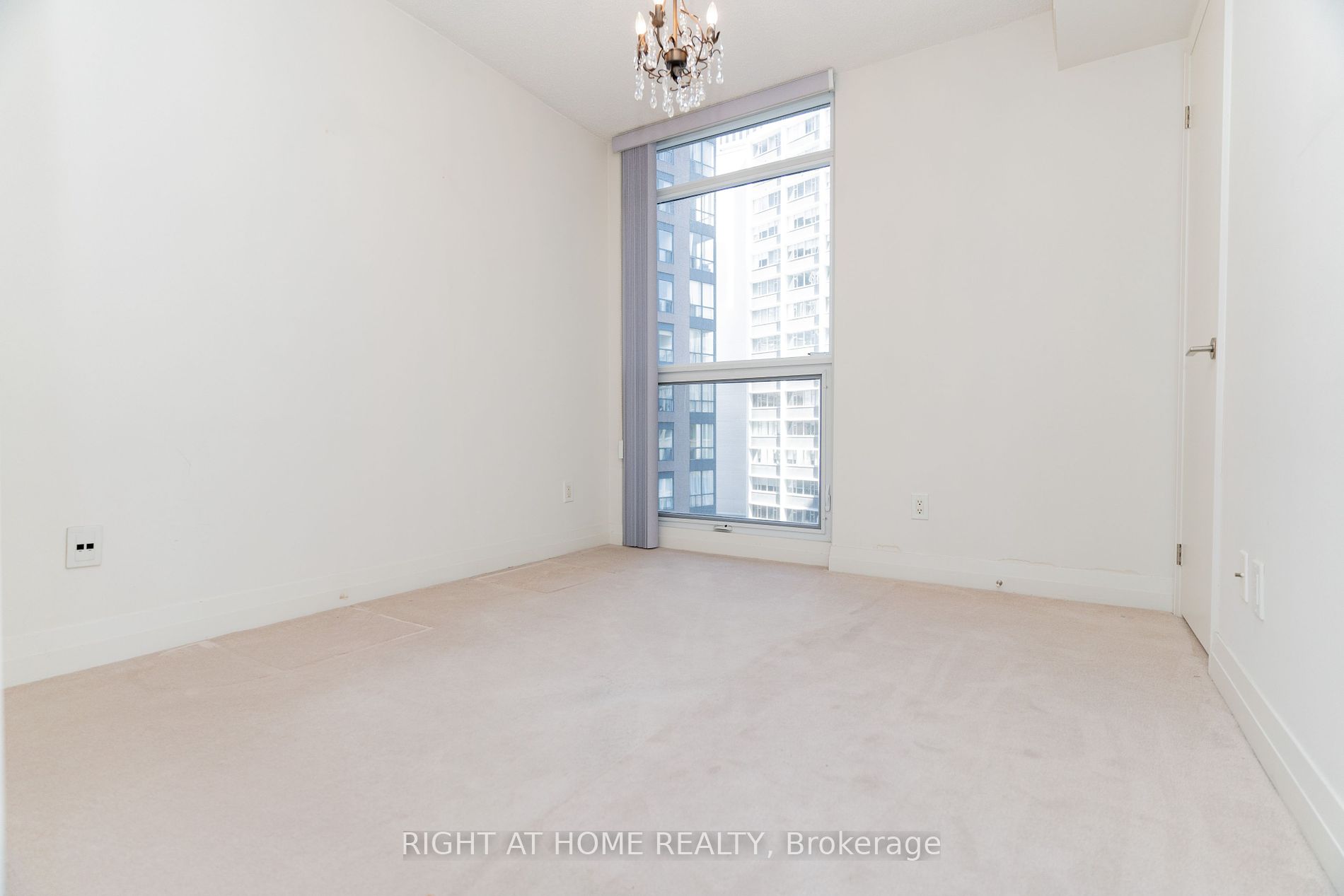 21 Carlton St, #1010