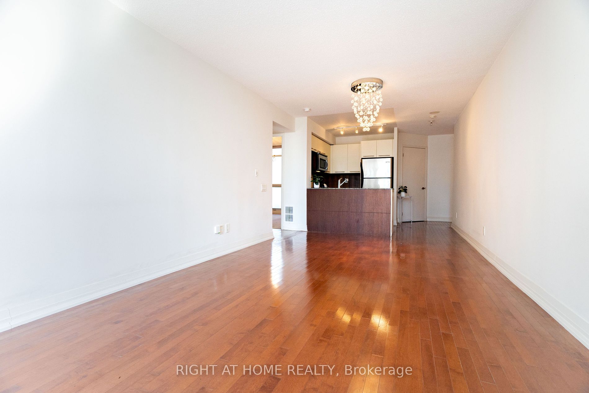 21 Carlton St, #1010