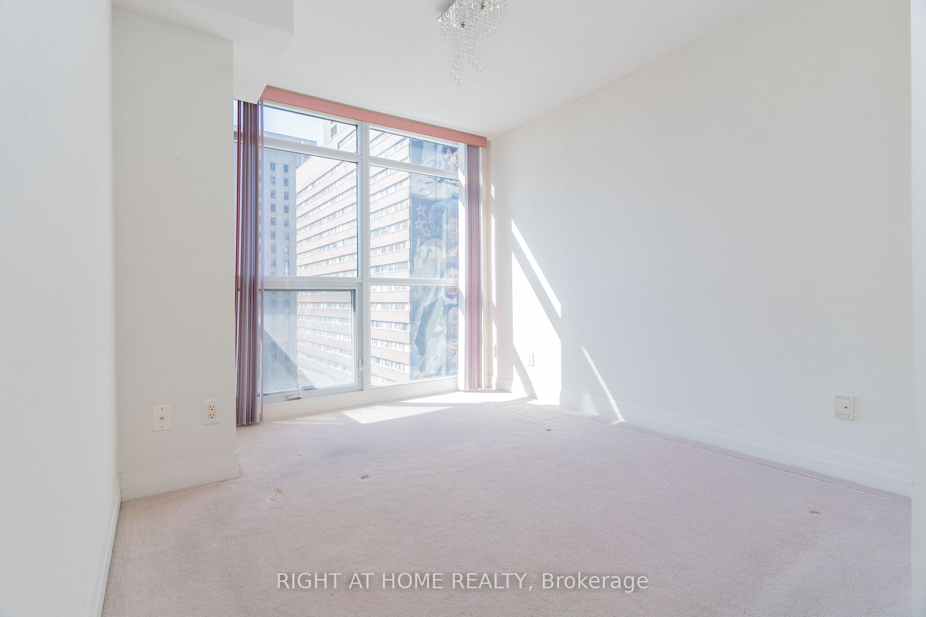 21 Carlton St, #1010