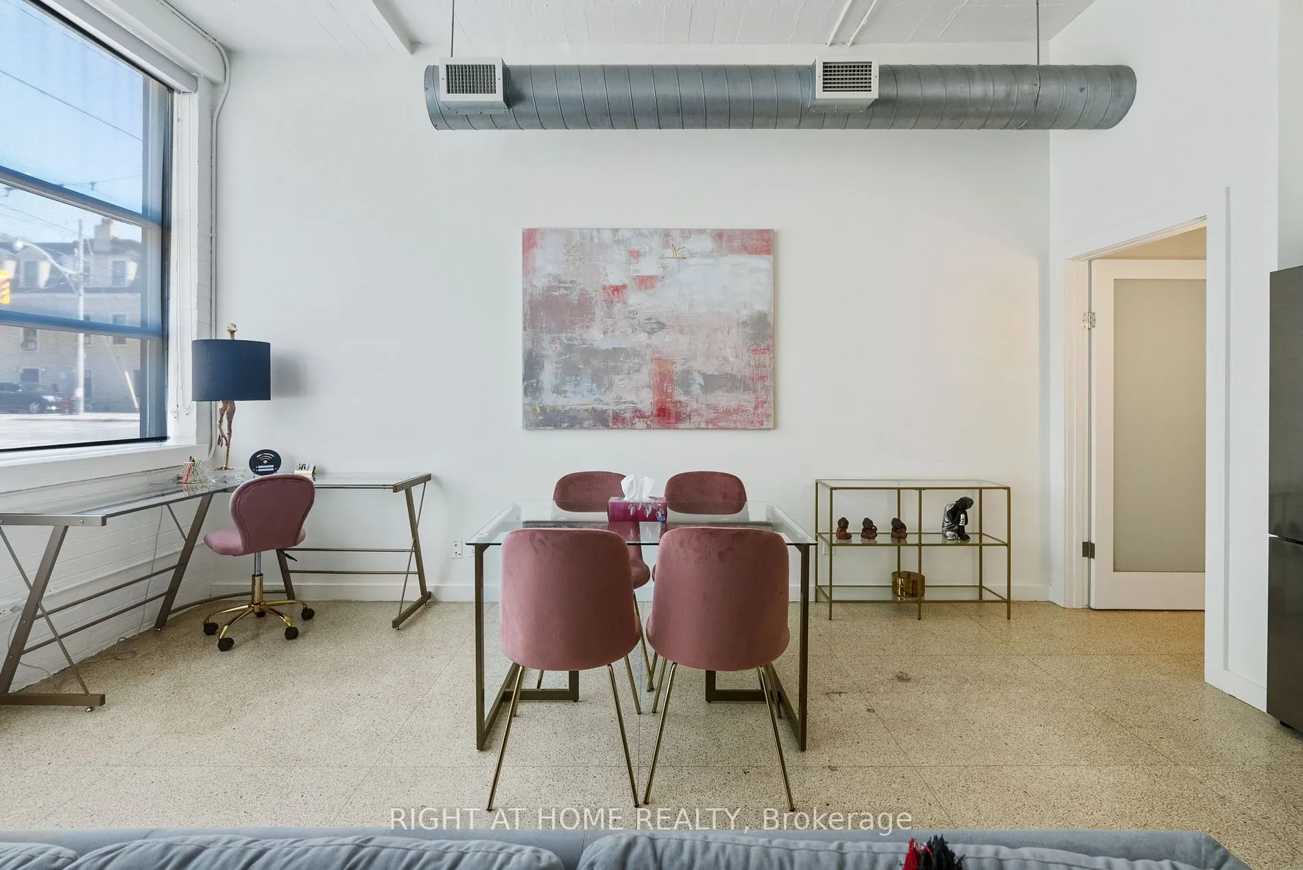 365 Dundas St E, #102