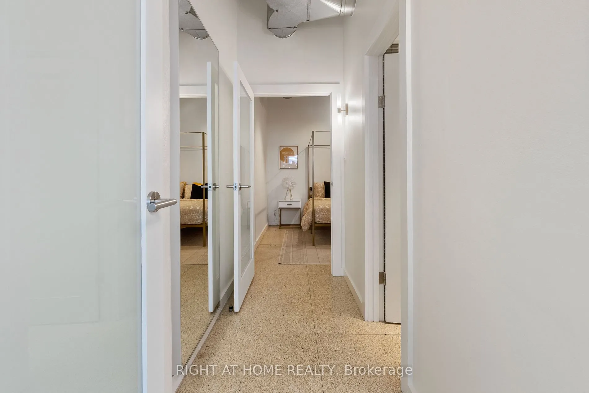365 Dundas St E, #102