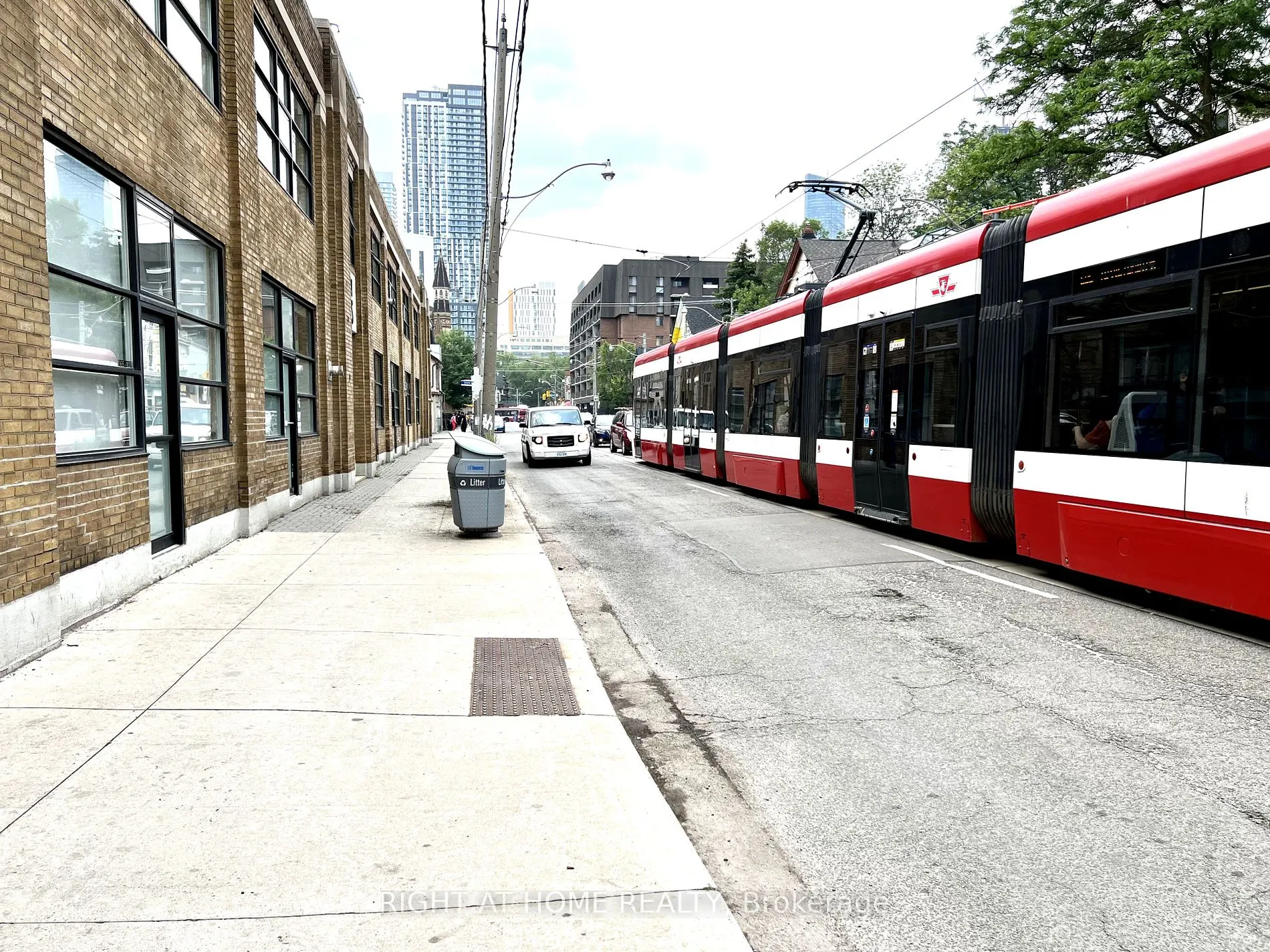 365 Dundas St E, #102