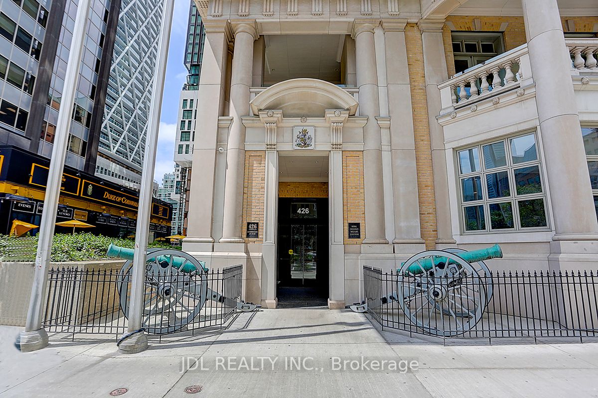 426 University Ave, #3201