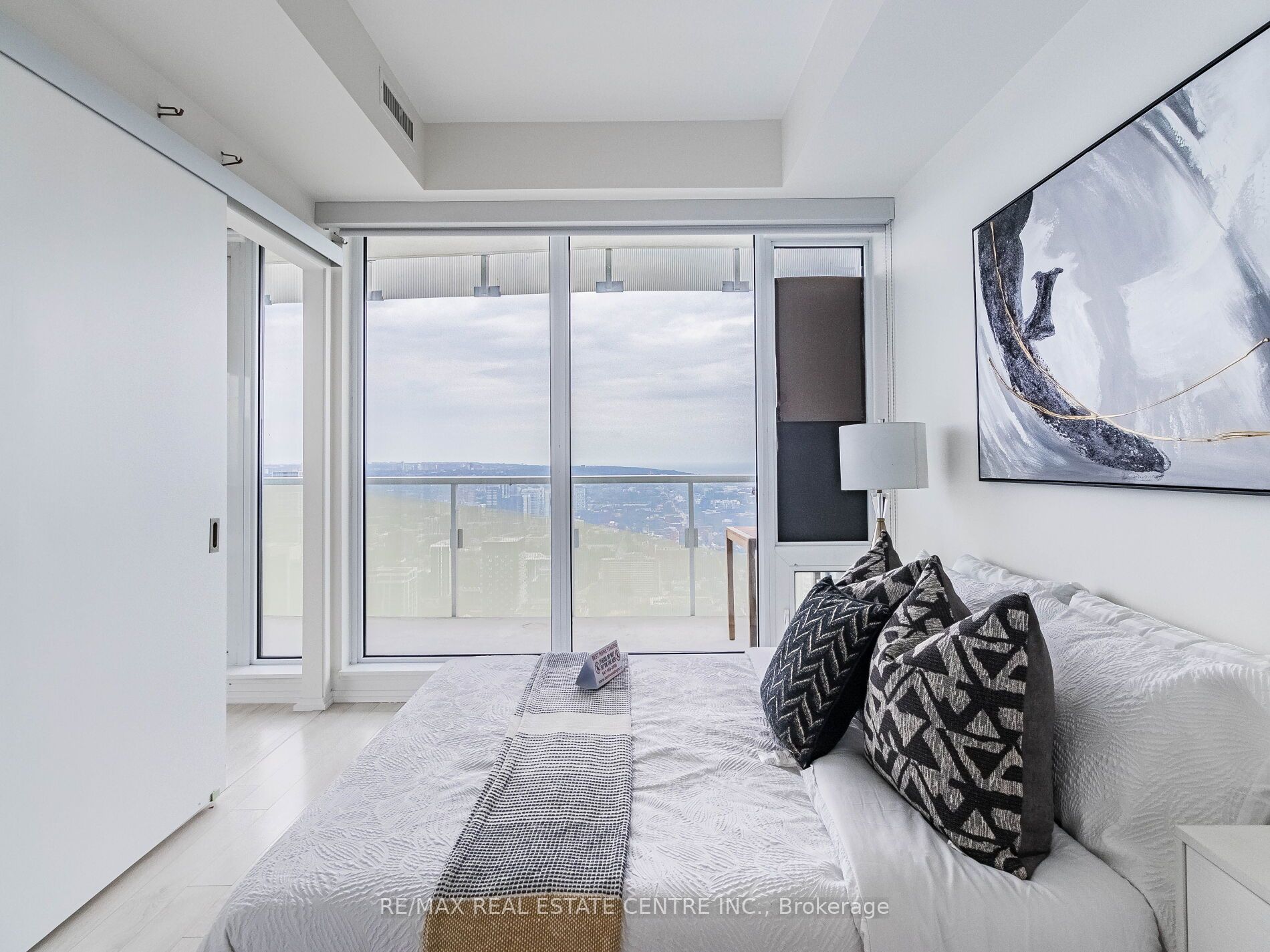 197 Yonge St, #5102