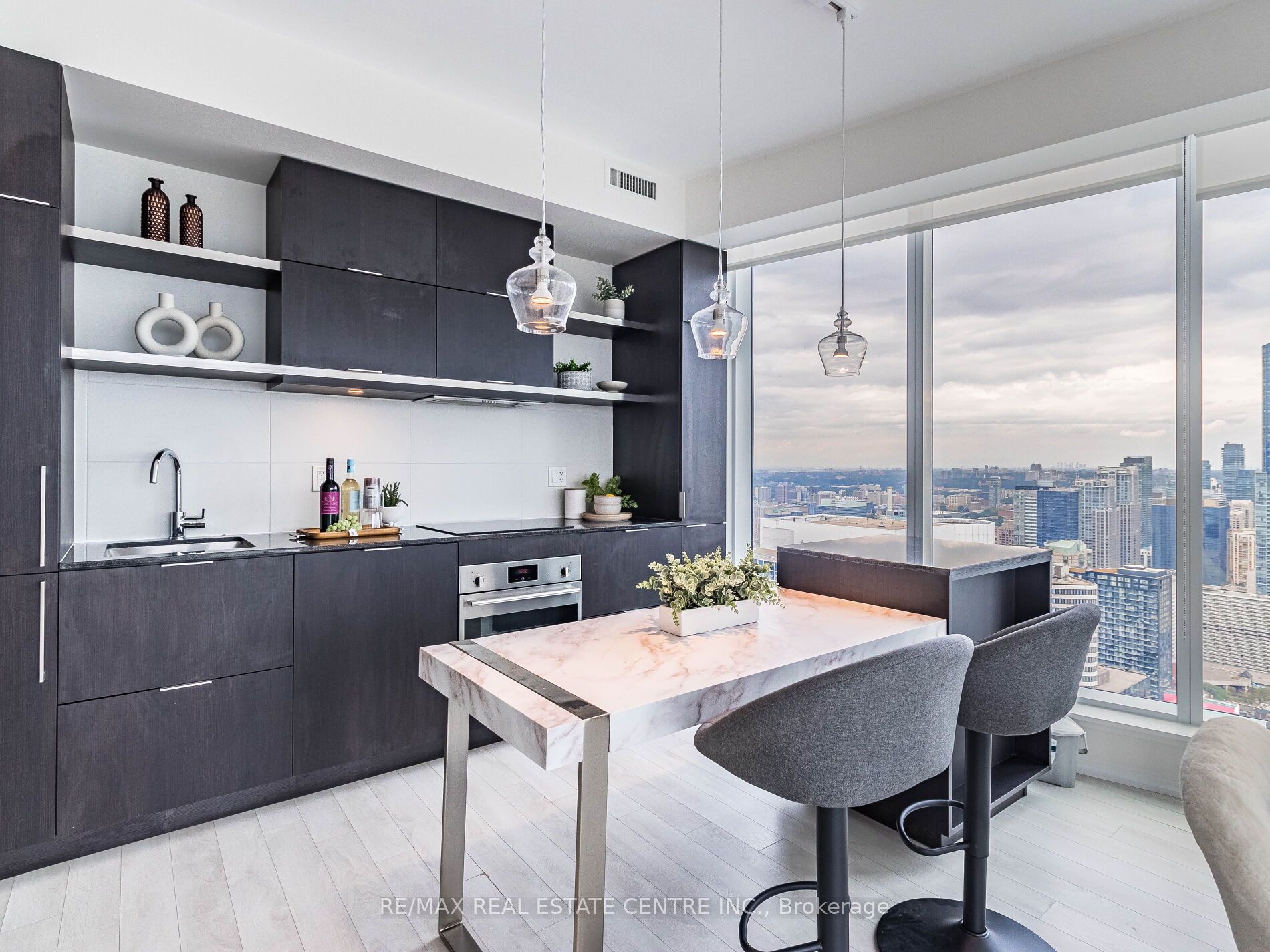 197 Yonge St, #5102