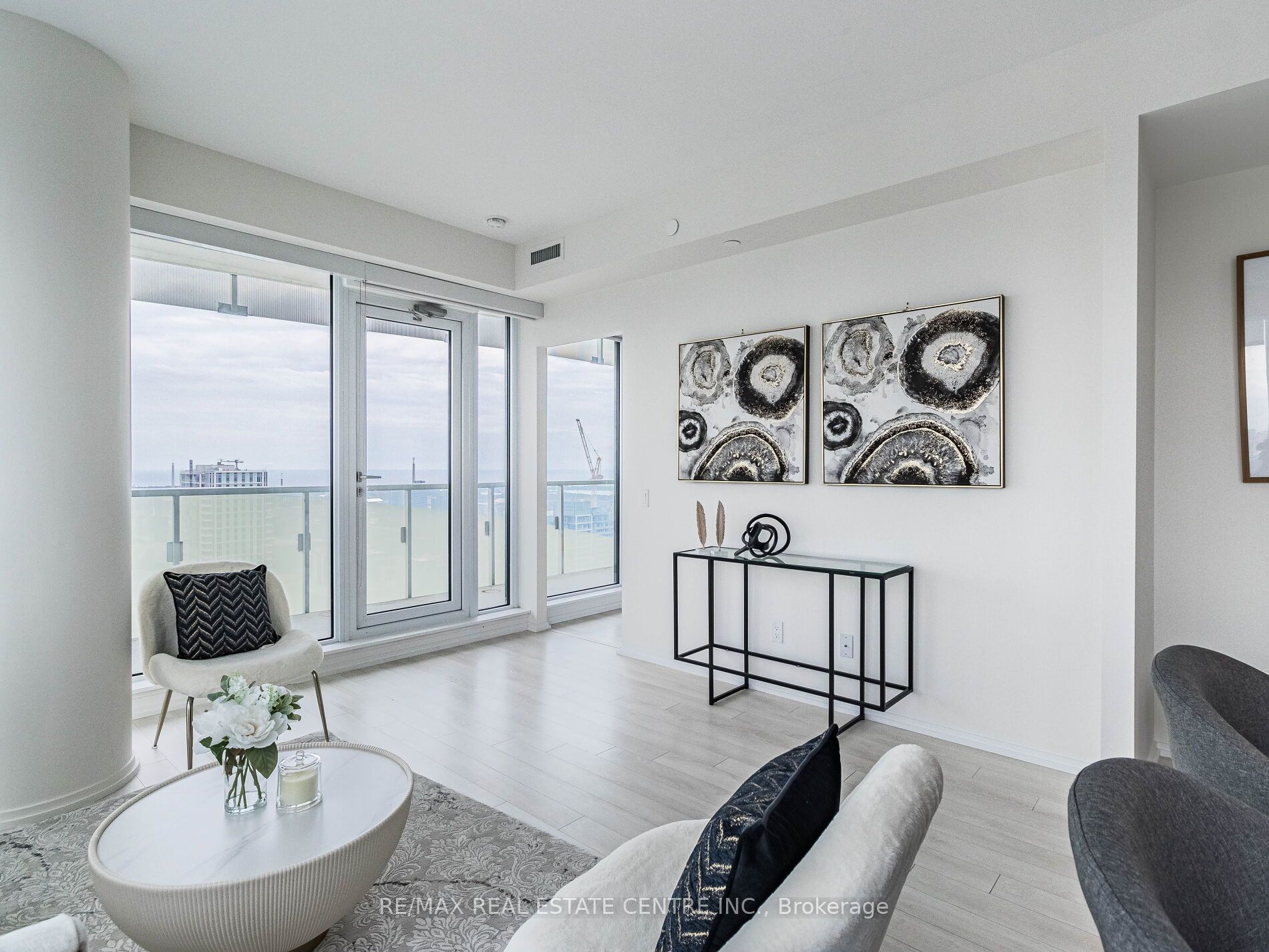 197 Yonge St, #5102
