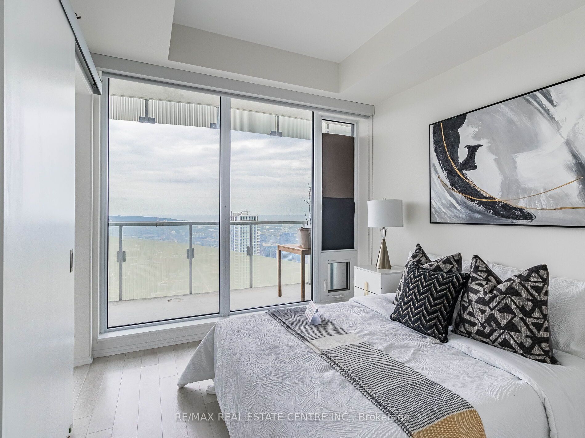 197 Yonge St, #5102
