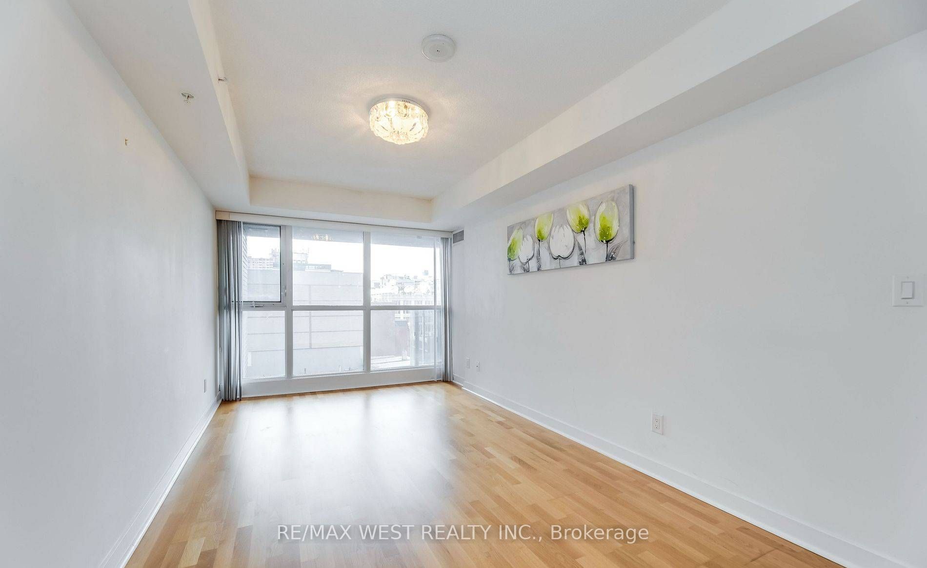 295 ADELAIDE St W, #802