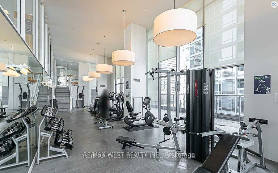 295 ADELAIDE St W, #802