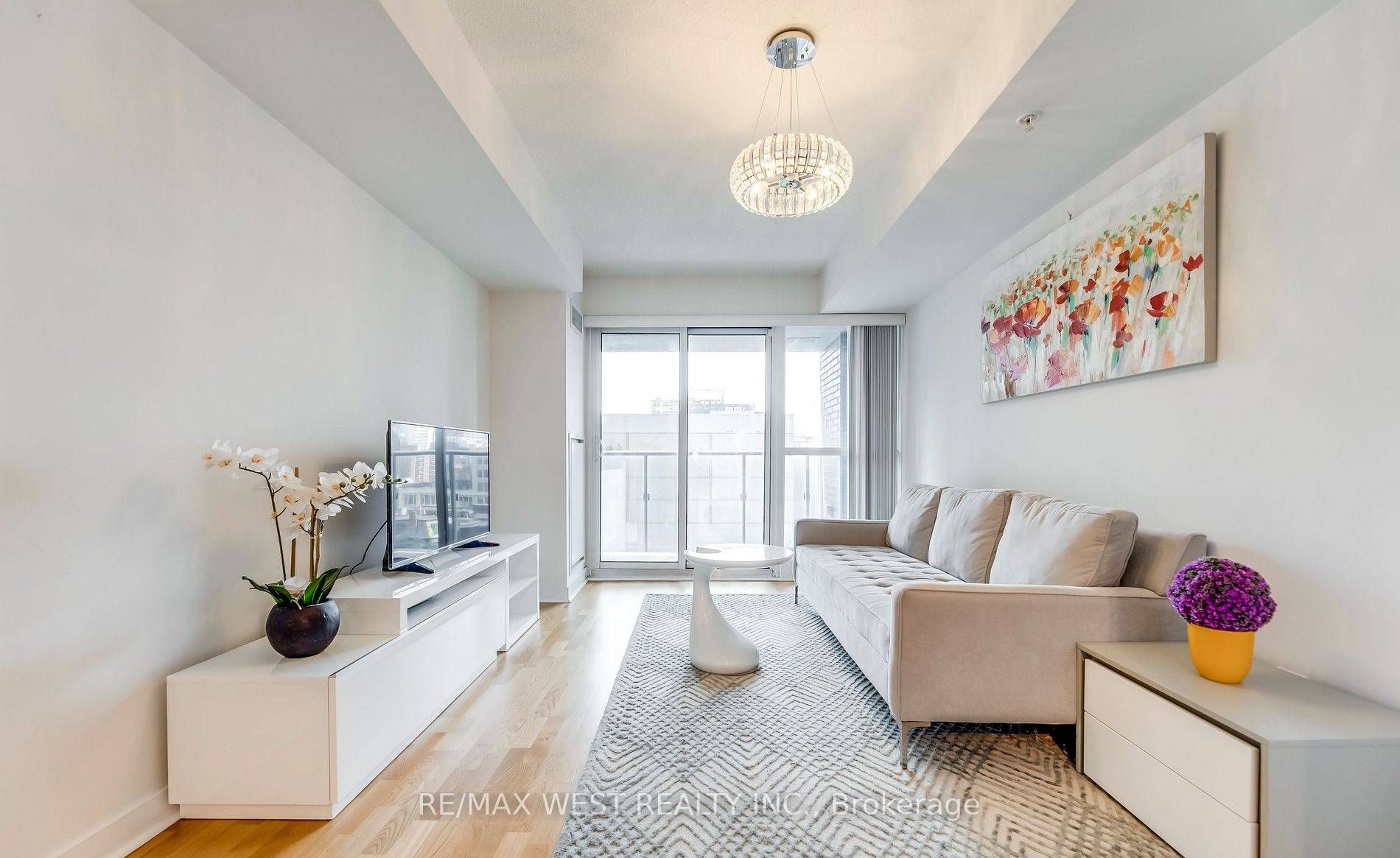 295 ADELAIDE St W, #802