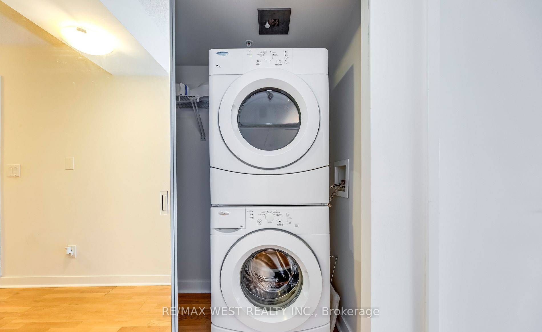 295 ADELAIDE St W, #802