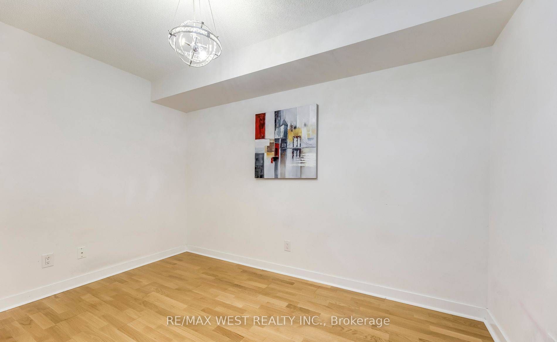 295 ADELAIDE St W, #802