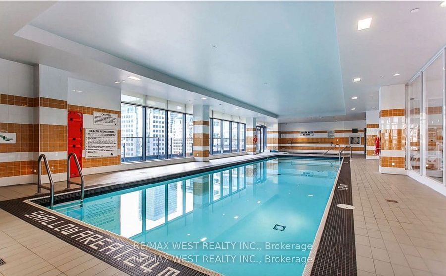 295 ADELAIDE St W, #802