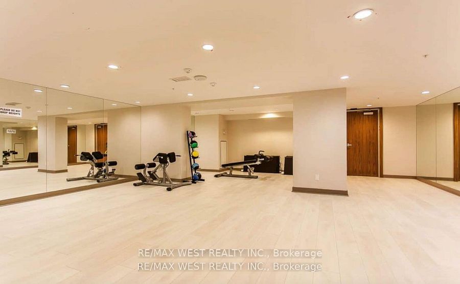 295 ADELAIDE St W, #802