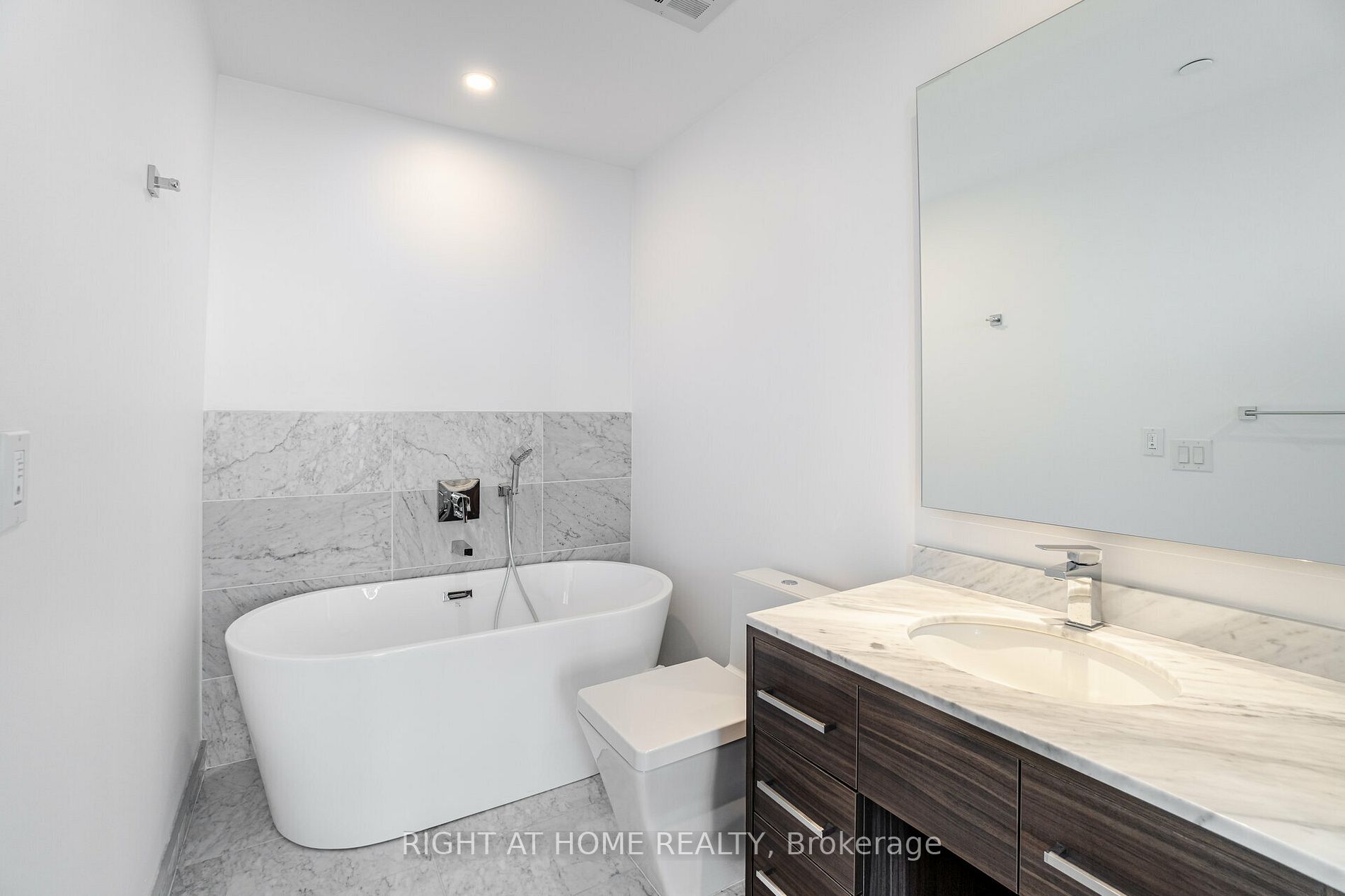 488 University Ave, #2507