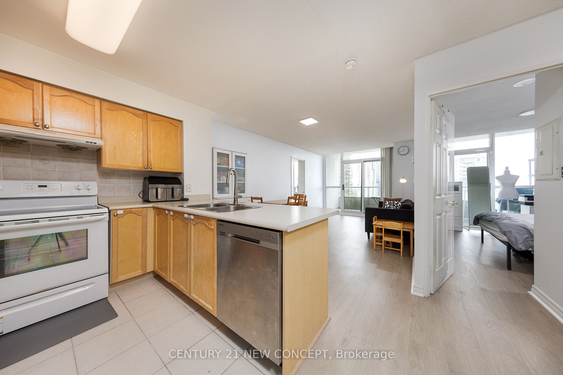 23 Hollywood Ave, #2803