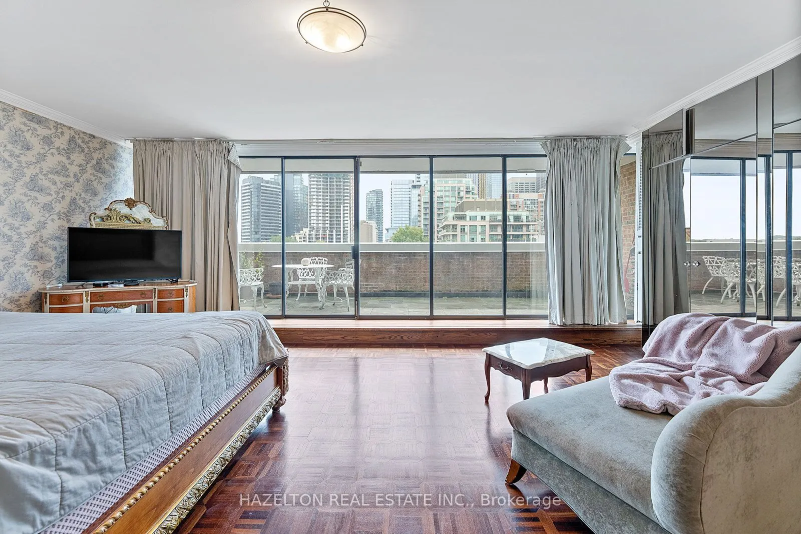 18A Hazelton Avenue, #402