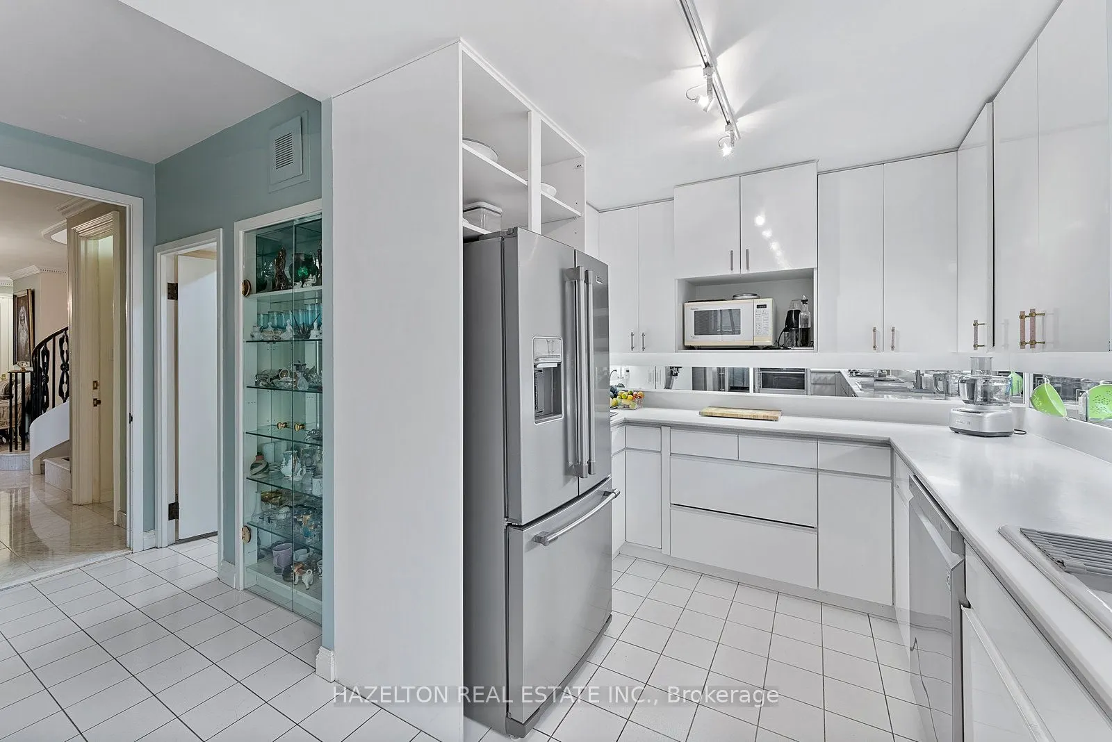 18A Hazelton Avenue, #402