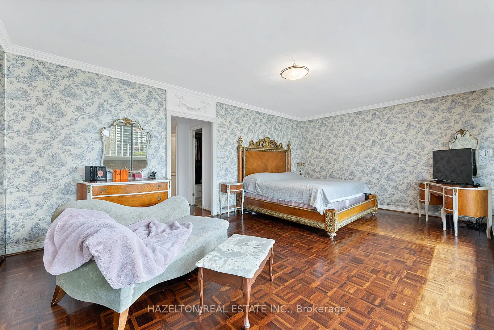 18A Hazelton Avenue, #402