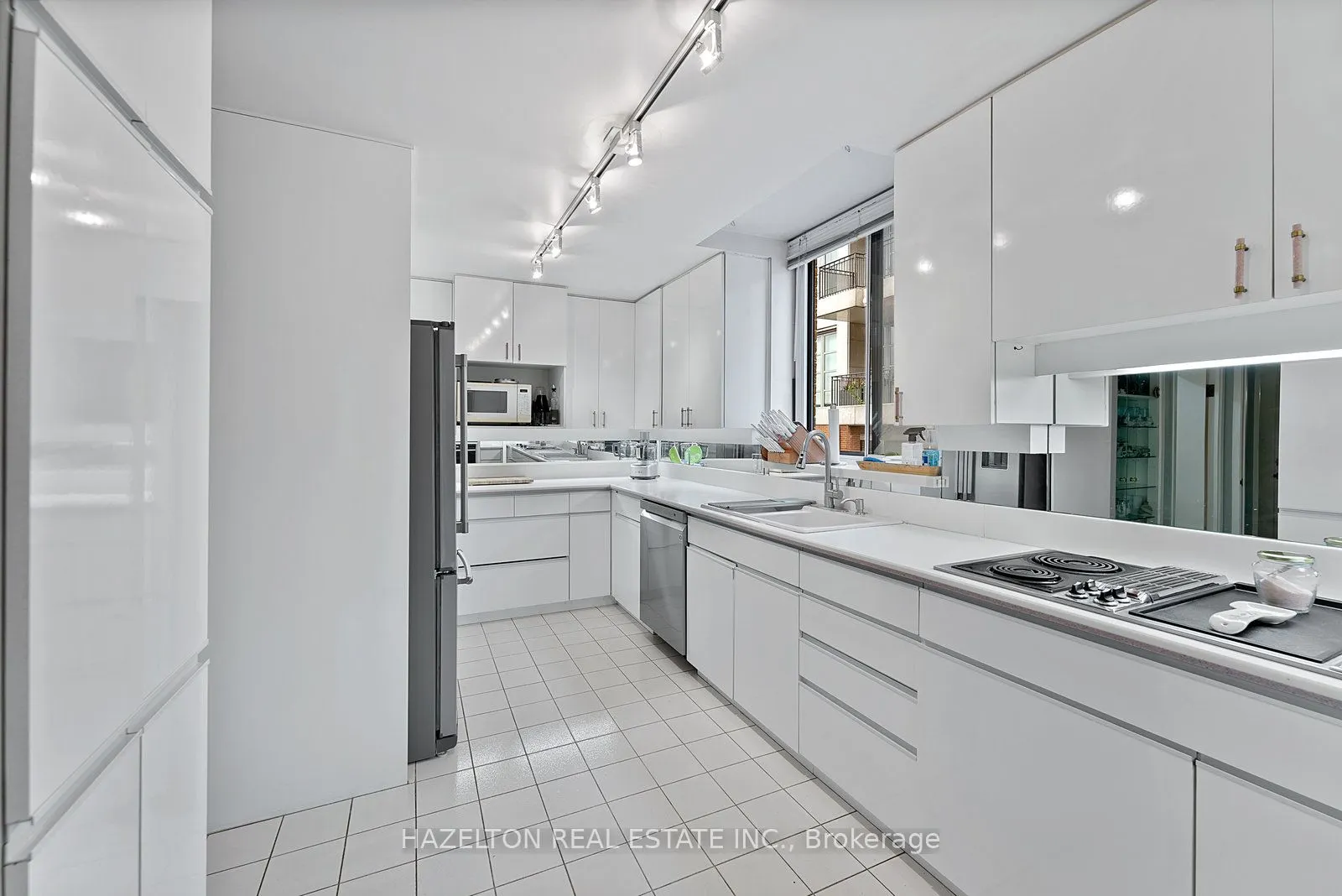 18A Hazelton Avenue, #402