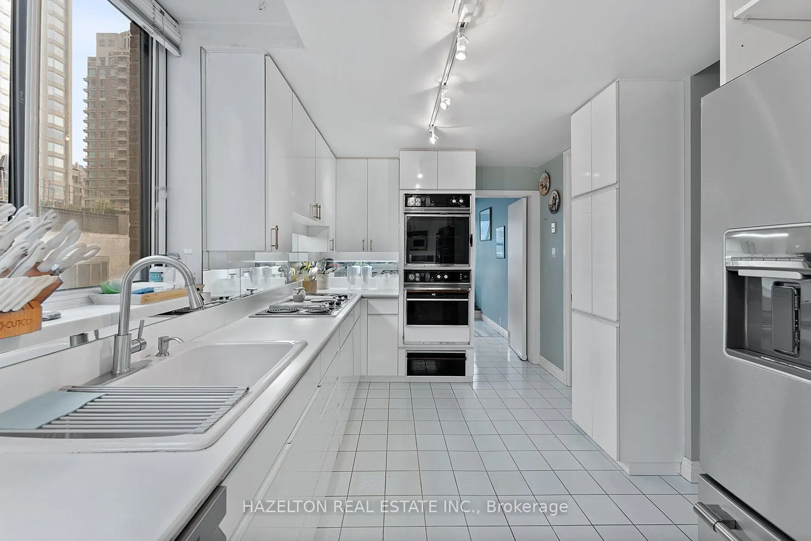 18A Hazelton Avenue, #402