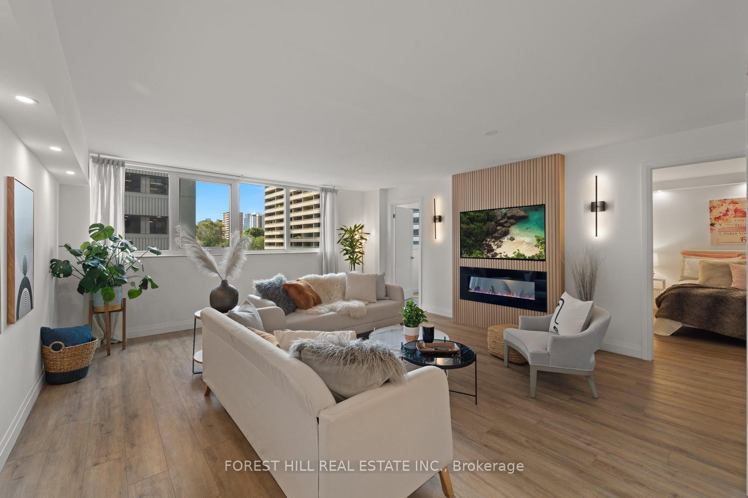 360 Bloor St E, #511