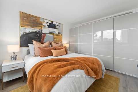 360 Bloor St E, #511