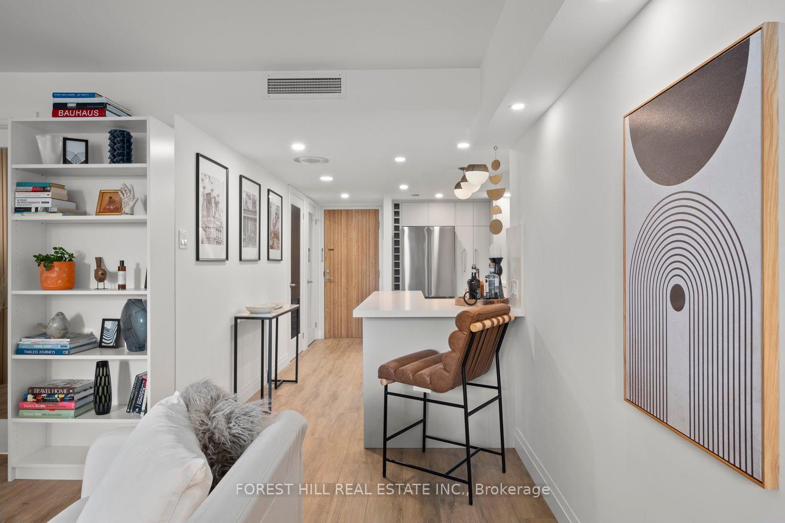 360 Bloor St E, #511