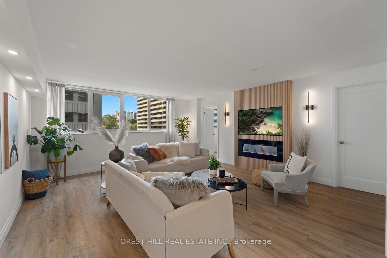 360 Bloor St E, #511