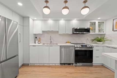 360 Bloor St E, #511