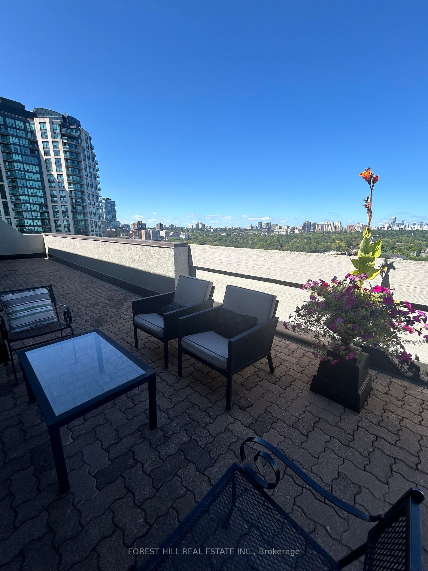 360 Bloor St E, #511