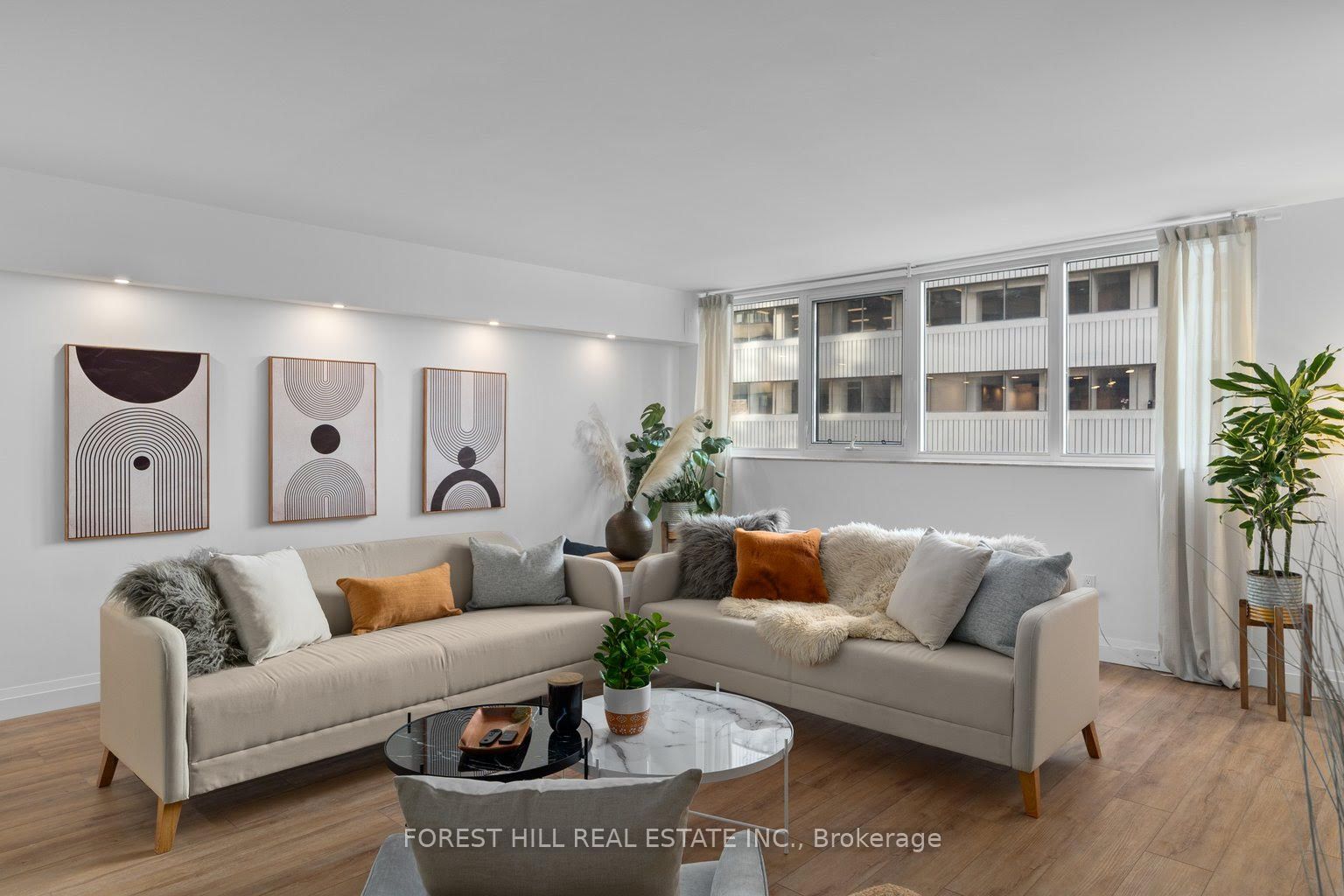 360 Bloor St E, #511